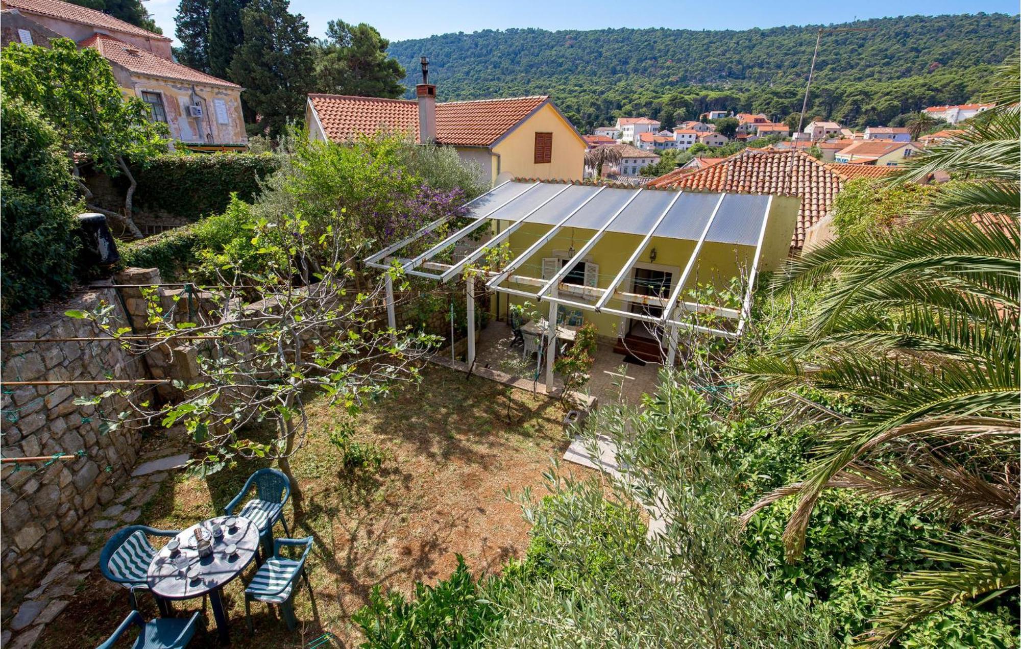 Lovely Apartment In Veli Losinj With Kitchen Экстерьер фото