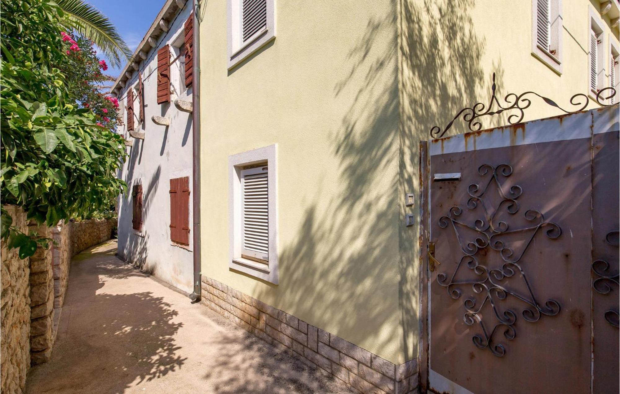 Lovely Apartment In Veli Losinj With Kitchen Экстерьер фото