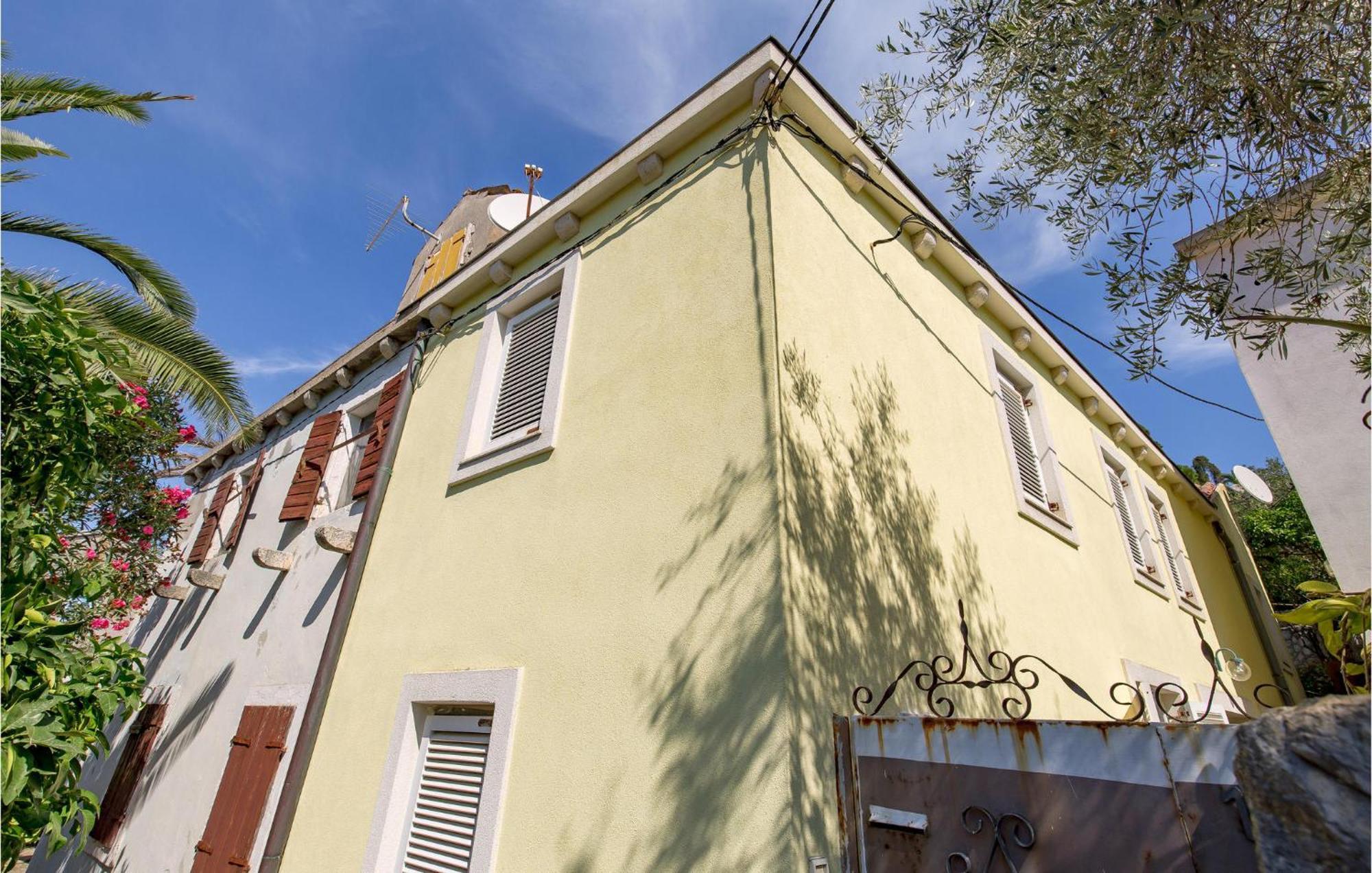 Lovely Apartment In Veli Losinj With Kitchen Экстерьер фото