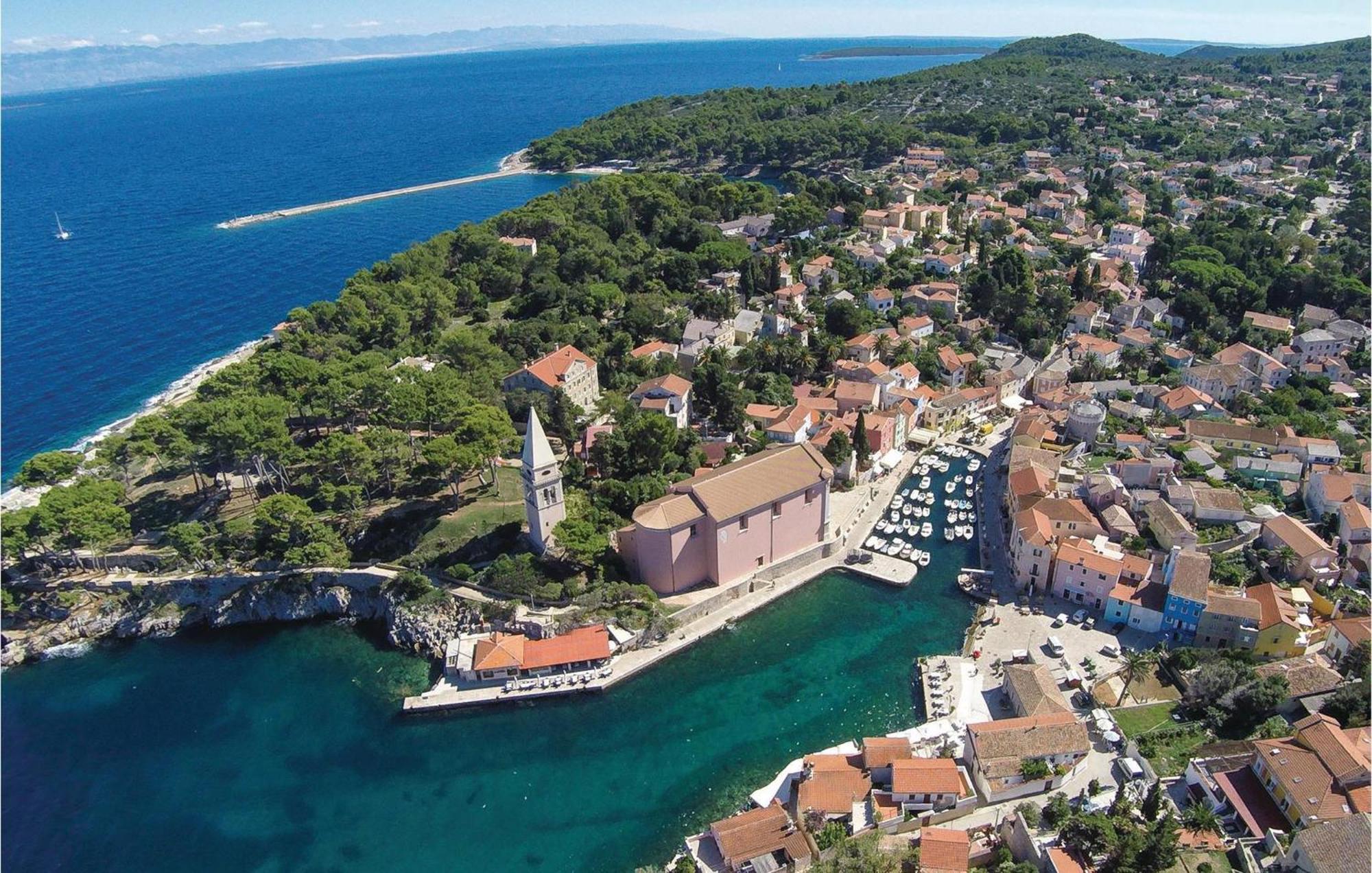 Lovely Apartment In Veli Losinj With Kitchen Экстерьер фото