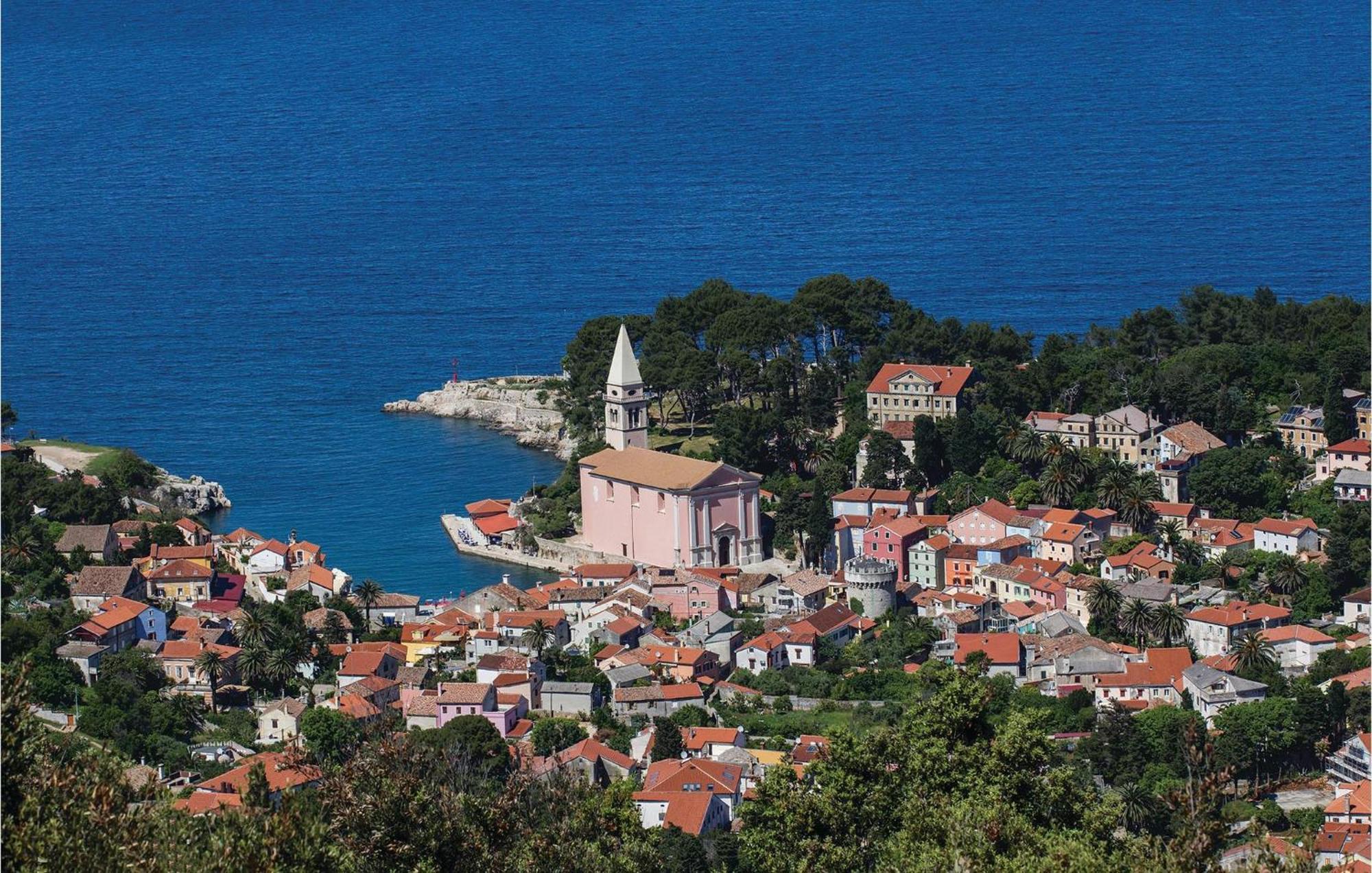 Lovely Apartment In Veli Losinj With Kitchen Экстерьер фото