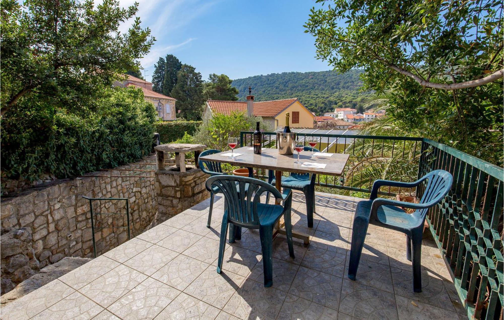 Lovely Apartment In Veli Losinj With Kitchen Экстерьер фото