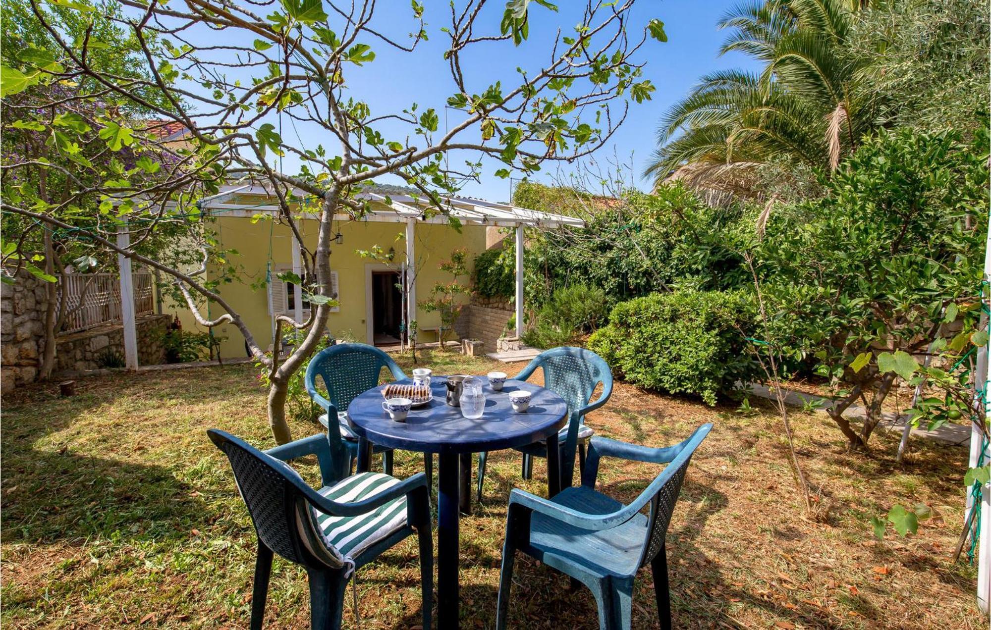 Lovely Apartment In Veli Losinj With Kitchen Экстерьер фото